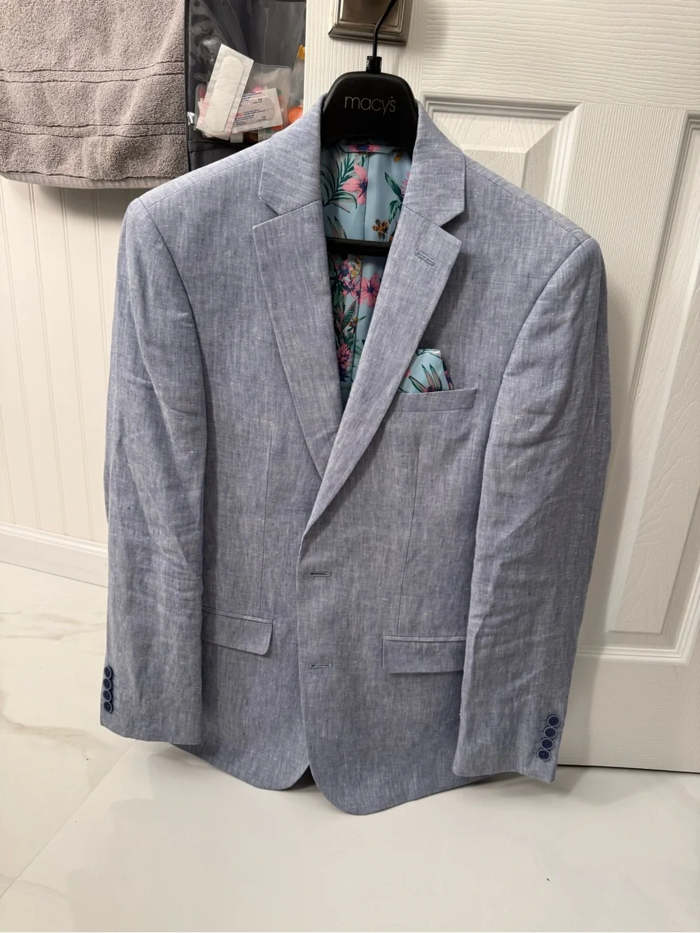 Bar III Light Blue Blazer with Tropical Floral Lining and pocket square